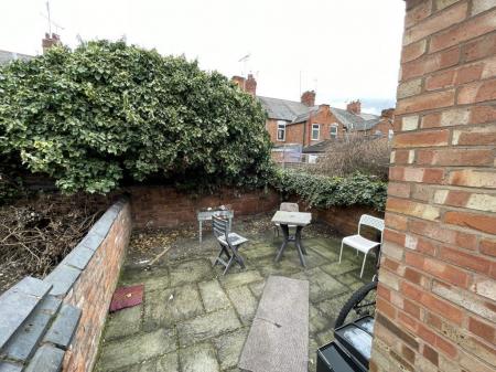 4 bedroom Property to let in Ullswater Street, Leicester