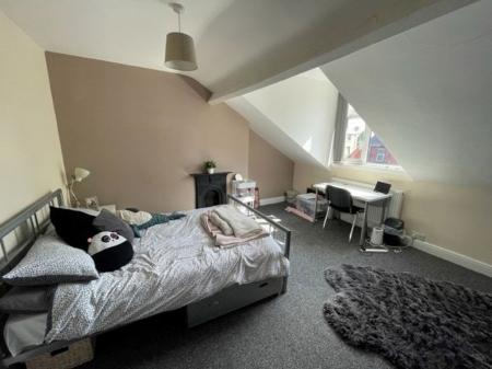 6 bedroom Property to let in Westcotes Drive, Leicester