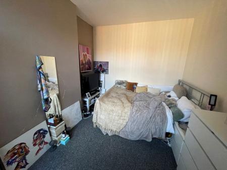 6 bedroom Property to let in Westcotes Drive, Leicester