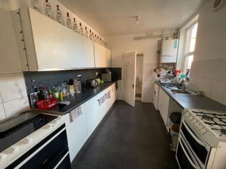 6 bedroom Property to let in Westcotes Drive, Leicester