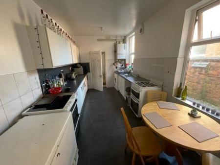 6 bedroom Property to let in Westcotes Drive, Leicester