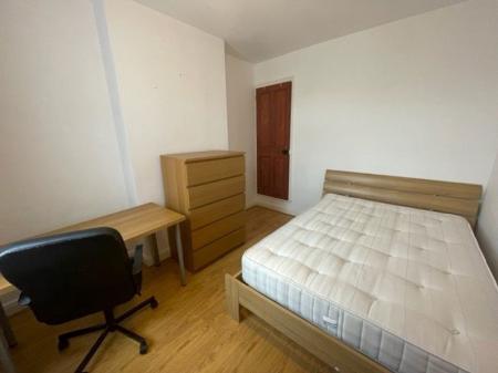 3 bedroom Property to let in Hartopp Road, Leicester