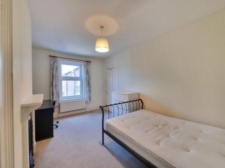 4 bedroom Property to let in Lorne Road, Leicester