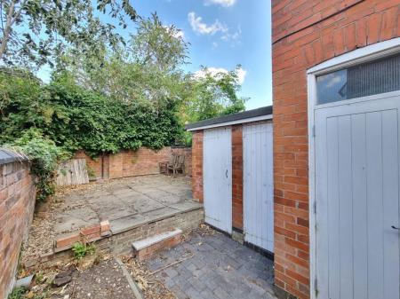 4 bedroom Property to let in Lorne Road, Leicester
