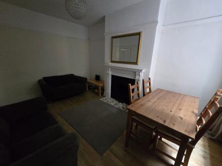 4 bedroom Property to let in Lorne Road, Leicester