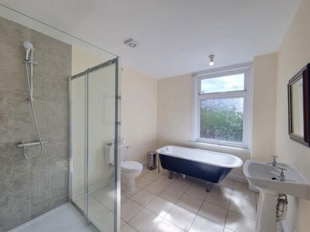 3 bedroom Property to let in Hartopp Road, Leicester