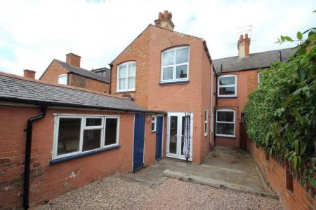 4 bedroom Property to let in Howard Road, Leicester