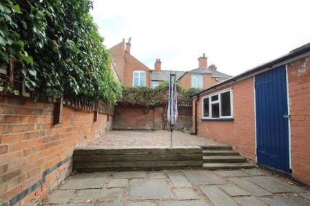 4 bedroom Property to let in Howard Road, Leicester