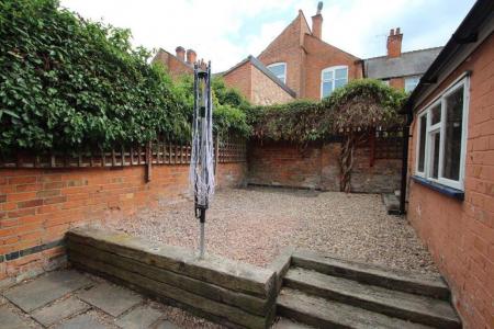 4 bedroom Property to let in Howard Road, Leicester