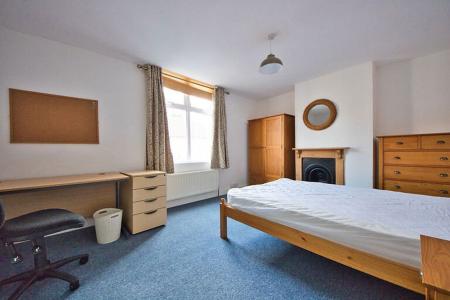 4 bedroom Property to let in Avenue Road Extension, Leicester