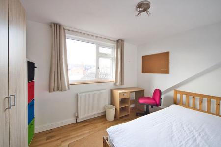 4 bedroom Property to let in Avenue Road Extension, Leicester