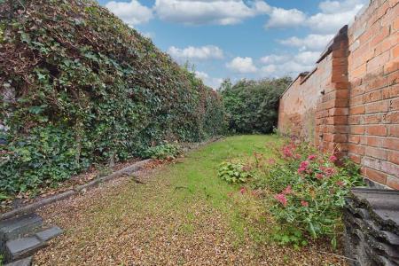 4 bedroom Property to let in Avenue Road Extension, Leicester