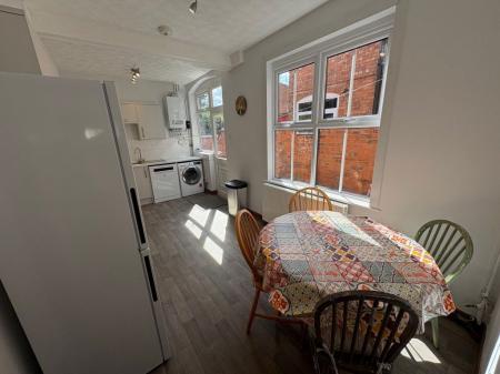 4 bedroom Property to let in Howard Road, Leicester