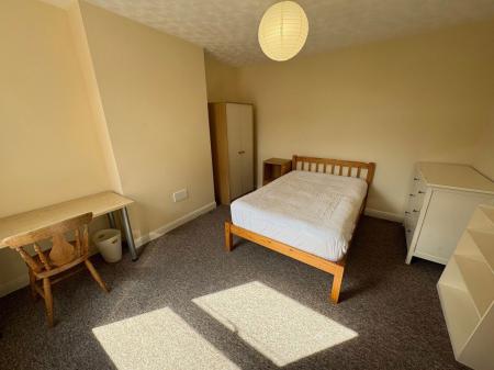 4 bedroom Property to let in Howard Road, Leicester