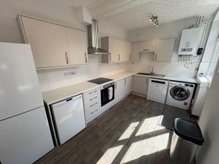 4 bedroom Property to let in Howard Road, Leicester