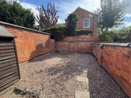 4 bedroom Property to let in Howard Road, Leicester