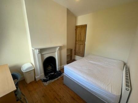 3 bedroom Property to let in Clarendon Park Road, Leicester