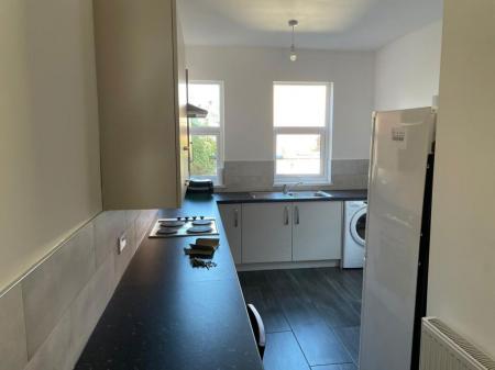 4 bedroom Property to let in College Avenue, Leicester