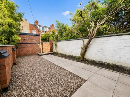 4 bedroom Property to let in Hartopp Road