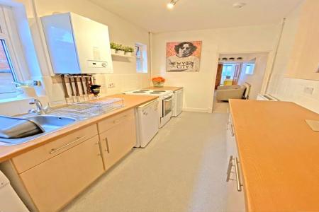 4 bedroom Property to let in Hartopp Road