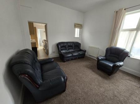 4 bedroom Property to let in Mundella Street, Leicester