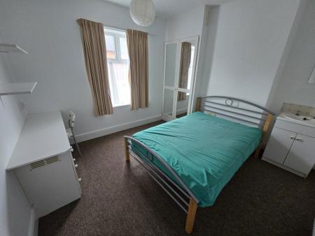 4 bedroom Property to let in Mundella Street, Leicester