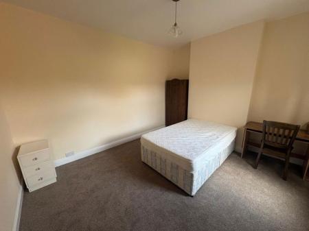 4 bedroom Property to let in Lytton Road, Leicetser