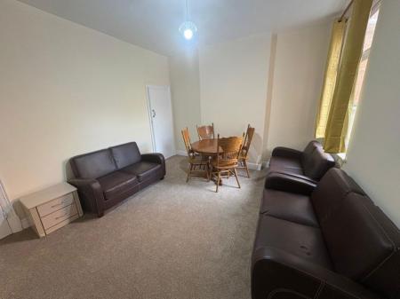 4 bedroom Property to let in Lytton Road, Leicetser