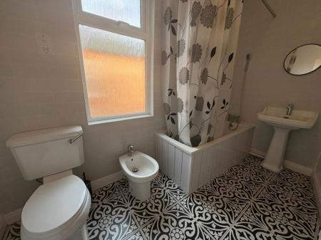 4 bedroom Property to let in Lytton Road, Leicetser