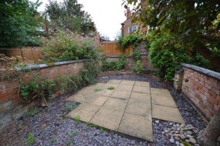 2 bedroom Property to let in Clarendon Park Road, Leicester