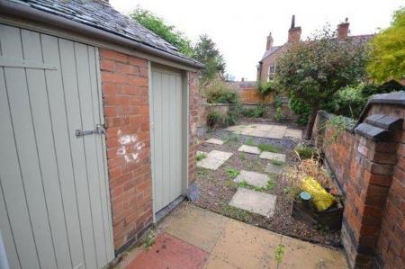 2 bedroom Property to let in Clarendon Park Road, Leicester