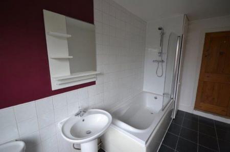 2 bedroom Property to let in Clarendon Park Road, Leicester