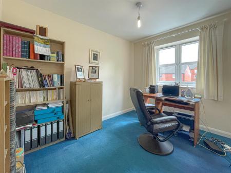 2 bedroom Apartment for sale in Knighton Lane, Leicester