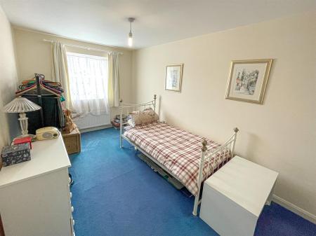 2 bedroom Apartment for sale in Knighton Lane, Leicester