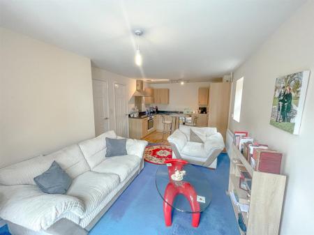 2 bedroom Apartment for sale in Knighton Lane, Leicester