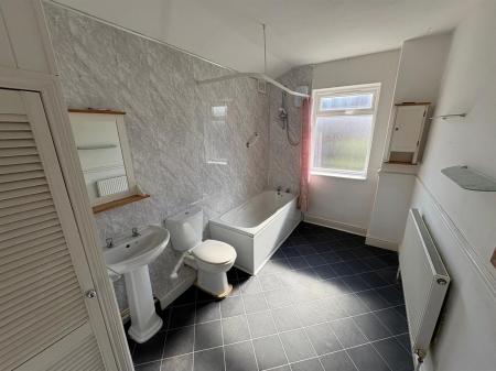 2 bedroom Terraced House for sale in Boundary Road, Aylestone, Leicester