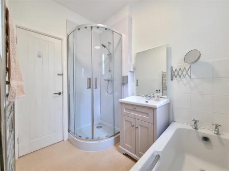 2 bedroom Flat for sale in Stoneygate Court, Leicester