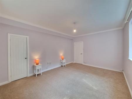 2 bedroom Flat for sale in Stoneygate Court, Leicester