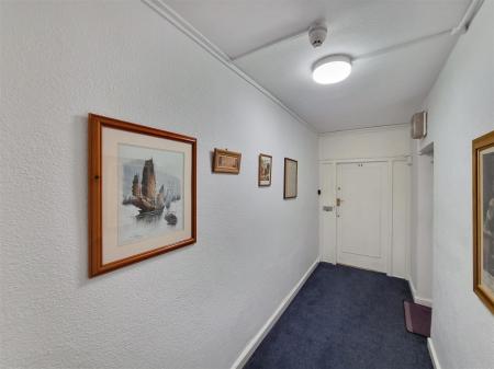2 bedroom Flat for sale in Stoneygate Court, Leicester