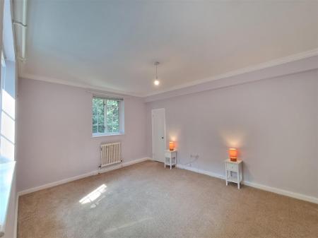 2 bedroom Flat for sale in Stoneygate Court, Leicester