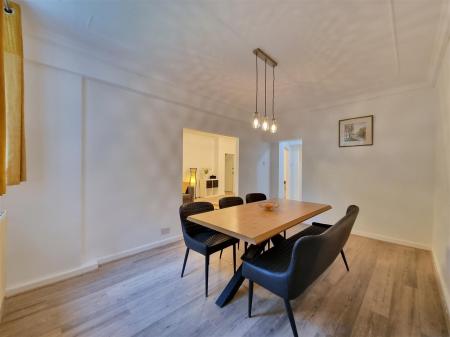 2 bedroom Flat for sale in Stoneygate Court, Leicester