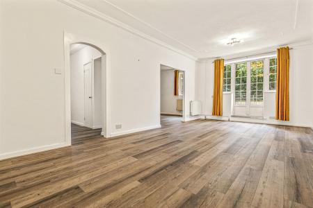 2 bedroom Flat for sale in Stoneygate Court, Leicester