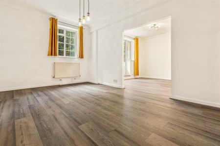 2 bedroom Flat for sale in Stoneygate Court, Leicester