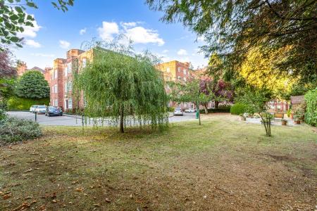 2 bedroom Flat for sale in Stoneygate Court, Leicester