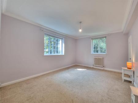 2 bedroom Flat for sale in Stoneygate Court, Leicester