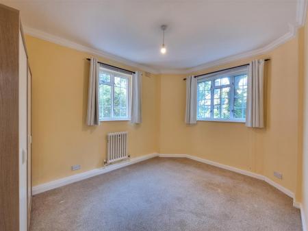 2 bedroom Flat for sale in Stoneygate Court, Leicester