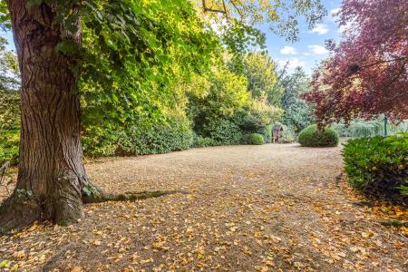 2 bedroom Flat for sale in Stoneygate Court, Leicester