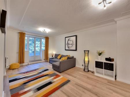 2 bedroom Flat for sale in Stoneygate Court, Leicester