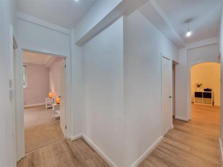 2 bedroom Flat for sale in Stoneygate Court, Leicester