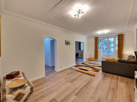 2 bedroom Flat for sale in Stoneygate Court, Leicester